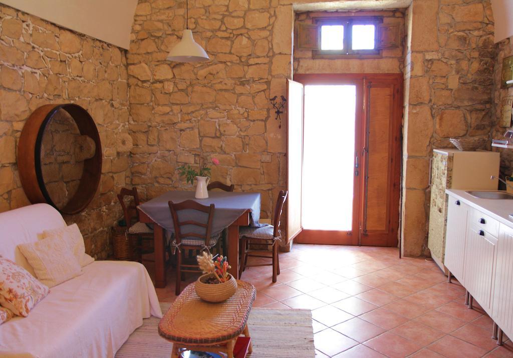 Liola Guest House Модика Екстериор снимка