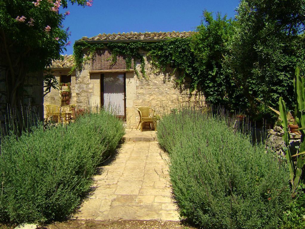 Liola Guest House Модика Стая снимка