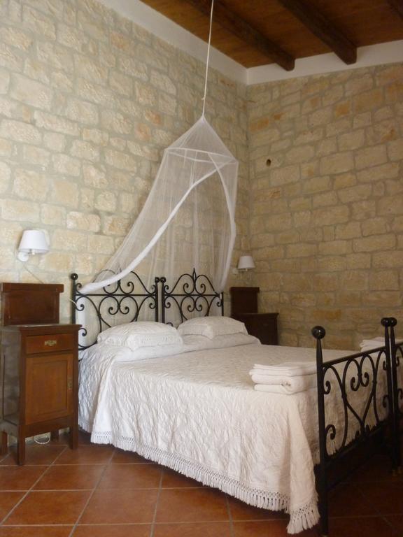 Liola Guest House Модика Екстериор снимка