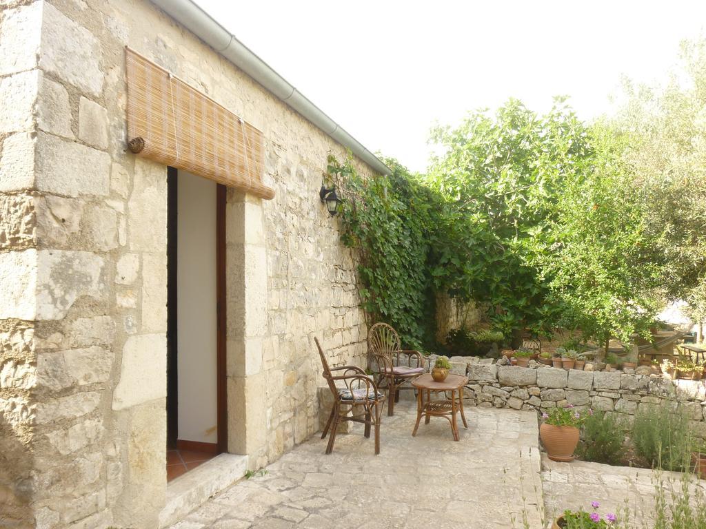 Liola Guest House Модика Екстериор снимка