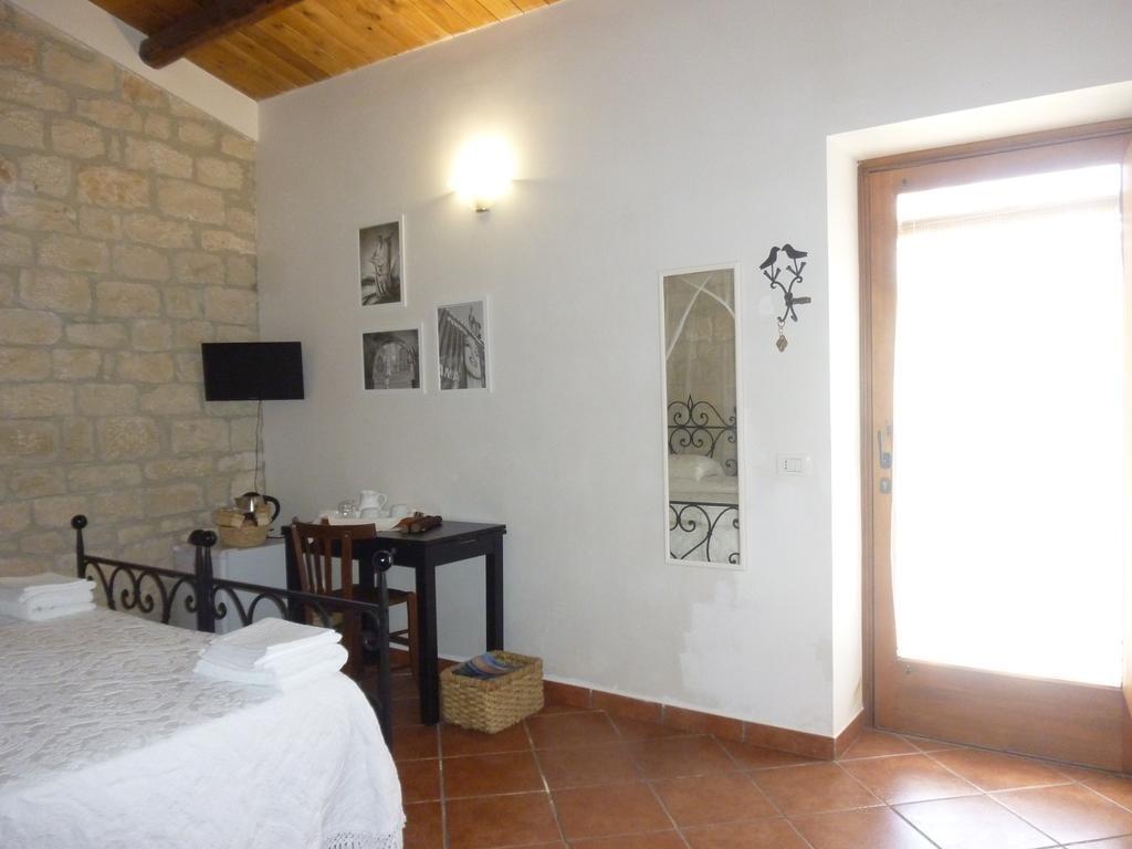 Liola Guest House Модика Екстериор снимка