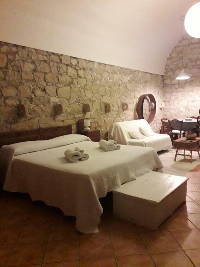 Liola Guest House Модика Екстериор снимка